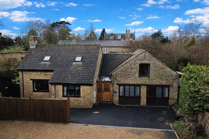 5 Bedroom Link Detached House For Sale In Millers Barn, Farthinghoe, Northamptonshire, NN13