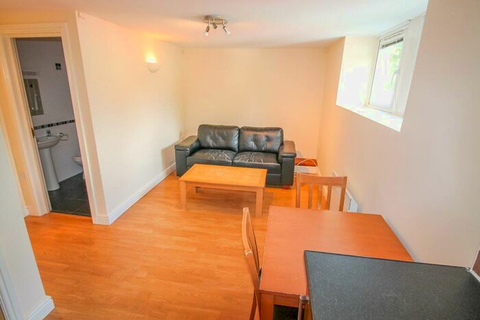 1 Bedroom Flat To Rent In Richmond Road, Roath, Cardiff, CF24