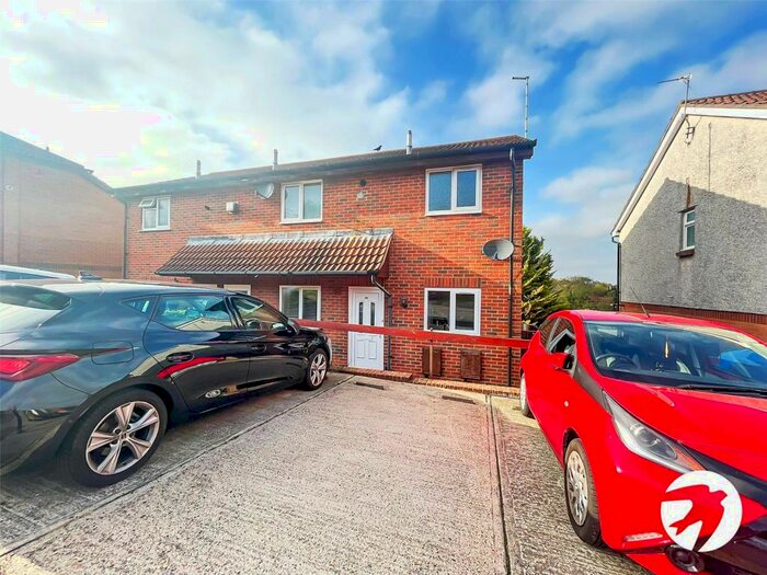 1 Bedroom End Of Terrace House To Rent In Freshwater Road, Chatham, Kent, ME5