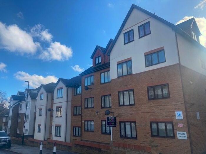 2 Bedroom Flat To Rent In Mayfield Court, Albert Road, South Norwood, SE25
