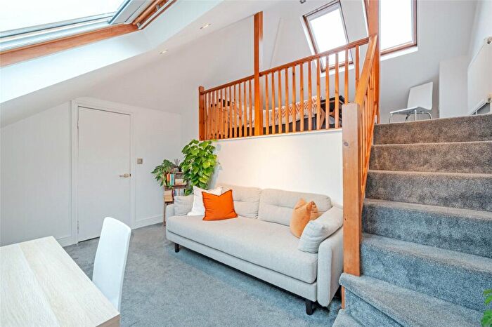 2 Bedroom Flat To Rent In Minster Road, Cricklewood, NW2