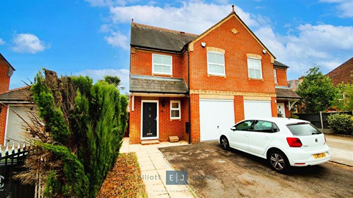 4 Bedroom Semi-Detached House To Rent In Fallow Fields, Loughton, IG10