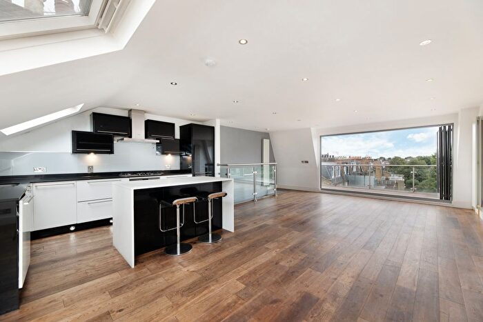 3 Bedroom Flat To Rent In Shepherds Bush Road, London, W6