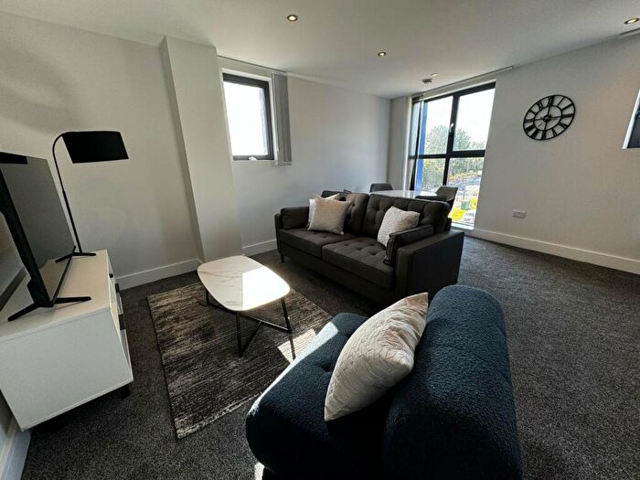 2 Bedroom Flat To Rent In Crown Point Road, Hunslet, Leeds, West Yorkshire, LS10