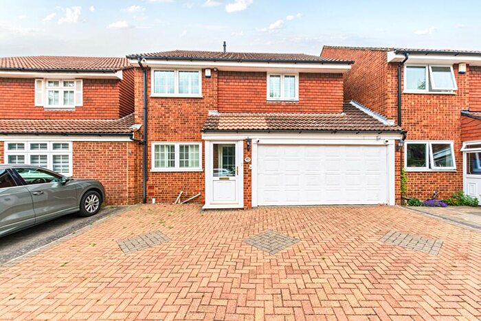 4 Bedroom Link Detached House For Sale In Carlton Road, Sidcup, DA14