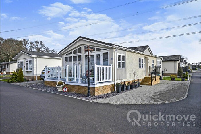 2 Bedroom Park Home For Sale In Wimborne, Dorset, BH21