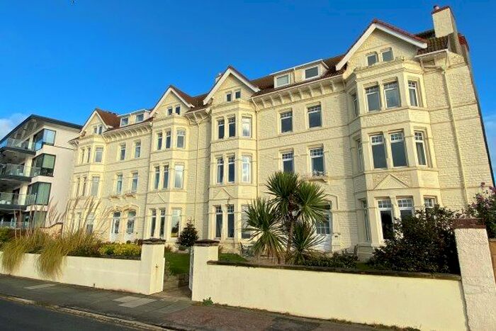 3 Bedroom Flat To Rent In South Parade, Wirral, CH48