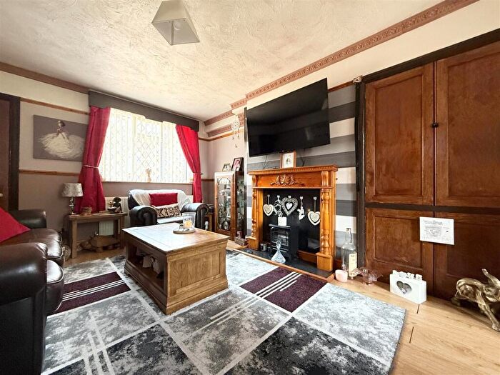 3 Bedroom Semi-Detached House For Sale In Valence Road, Braunstone, LE3