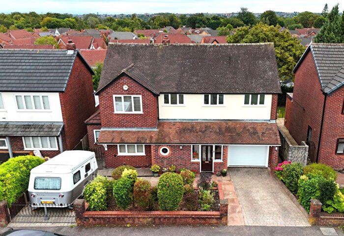 4 Bedroom Detached House For Sale In Oakwood Drive, Heaton. Bolton., BL1