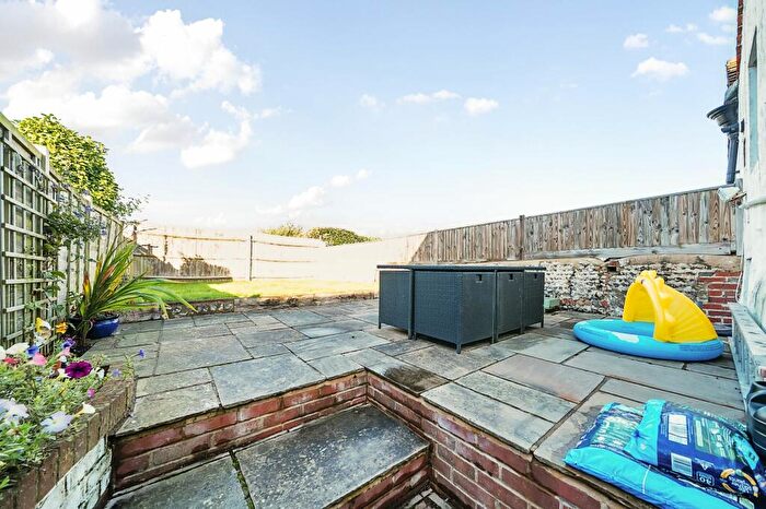1 Bedroom Cottage For Sale In Arundel Road, Angmering, BN16