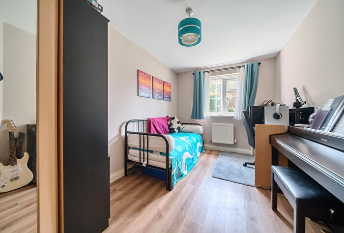 2 Bedroom Apartment For Sale In Tylehurst Drive, Redhill, Surrey, RH1