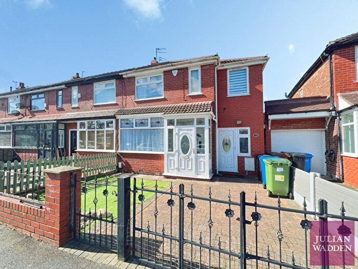 3 Bedroom End Of Terrace House For Sale In Colwyn Crescent, South Reddish, Stockport, SK5