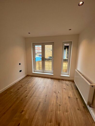 2 Bedroom Flat To Rent In High St, Penge, SE20