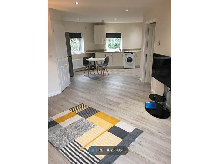 2 Bedroom Flat To Rent In Mistle Court, Coventry, CV4