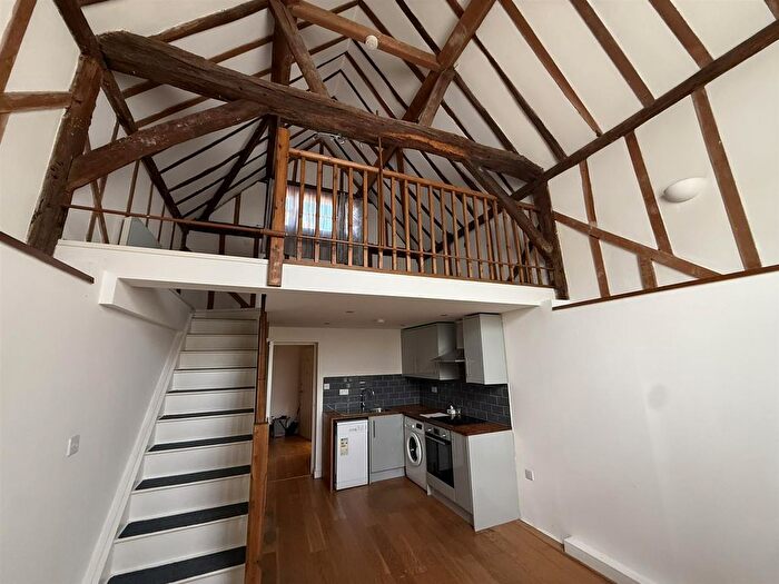Studio To Rent In High Street, Elstree, Borehamwood, WD6