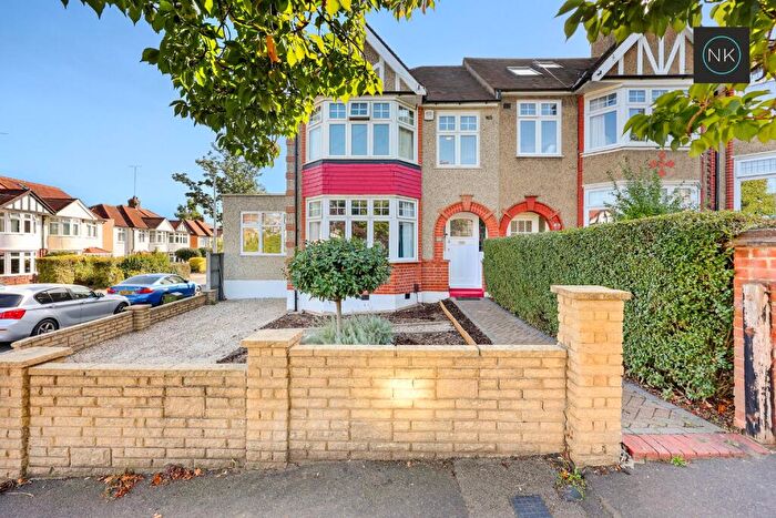 3 Bedroom Semi-Detached House For Sale In Arlington Road, Woodford Green, Essex, IG8