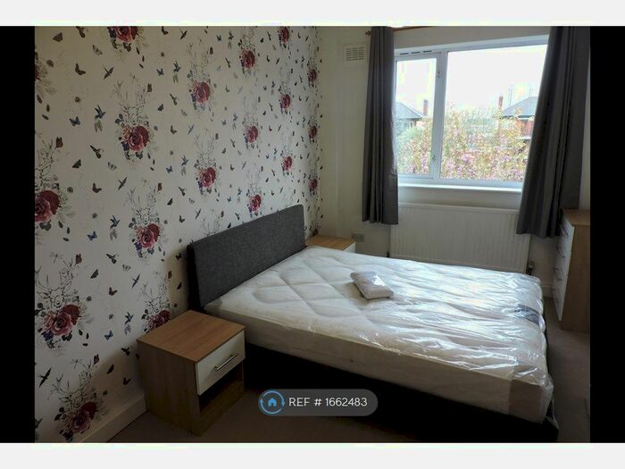 2 Bedroom Flat To Rent In Melmerby Court, Salford, M5