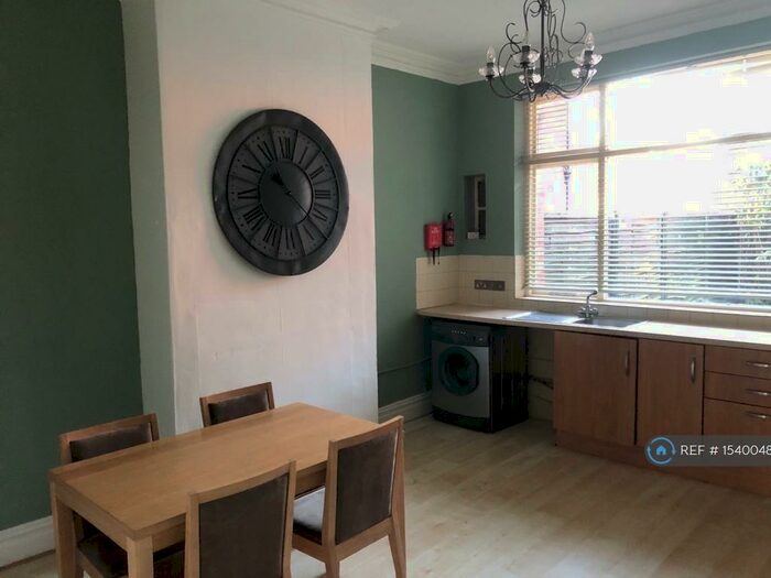 3 Bedroom Flat To Rent In Stoneygate Road, Leicester, LE2