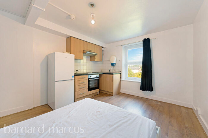Flat To Rent In Cedar Road, Sutton, SM2