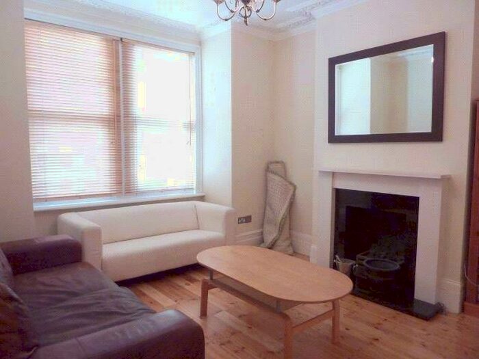 2 Bedroom Apartment To Rent In Honeybrook Road, Balham, SW12