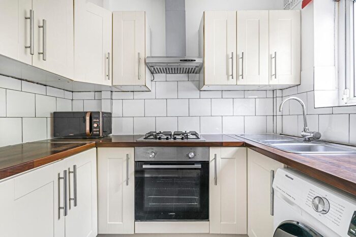 2 Bedroom Flat To Rent In Grange Road, London, SE19