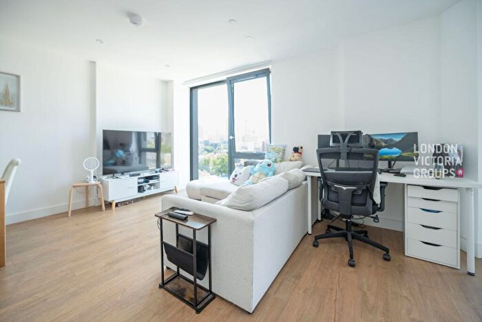 1 Bedroom Apartment To Rent In Peppercorn Court, Blair Street, Aberfeldy Village, London, E14