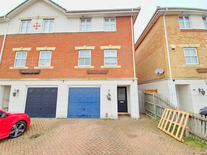 4 Bedroom End Of Terrace House To Rent In Bancroft Chase, Hornchurch, RM12