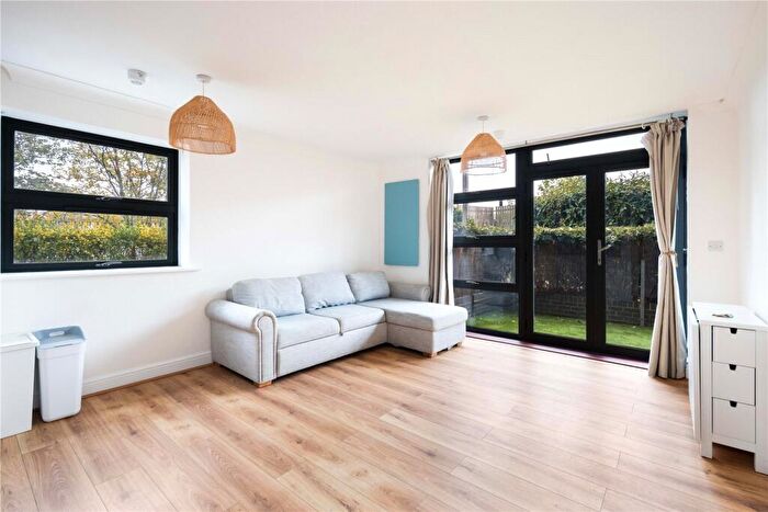 2 Bedroom Flat To Rent In Maltings Close, Bow, London, E3