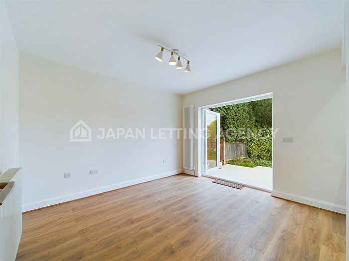 3 Bedroom Semi-Detached House To Rent In Vallis Way, London, W13