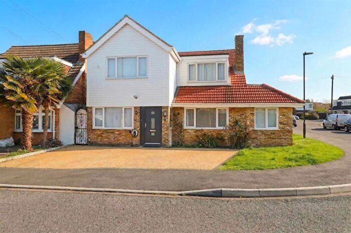 4 Bedroom Detached House For Sale In Fairacres, Ruislip, HA4