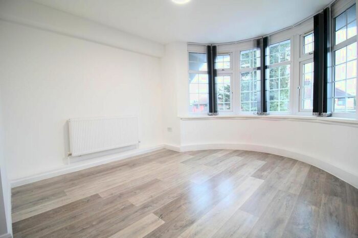 1 Bedroom Flat To Rent In The Drive, Slough SL3