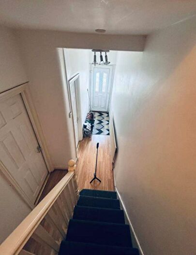5 Bedroom Flat To Rent In Embleton Road, London, SE13