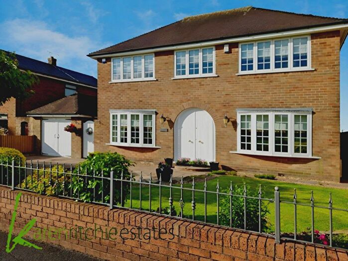 4 Bedroom Detached House For Sale In Bolton Road, Aspull, WN2