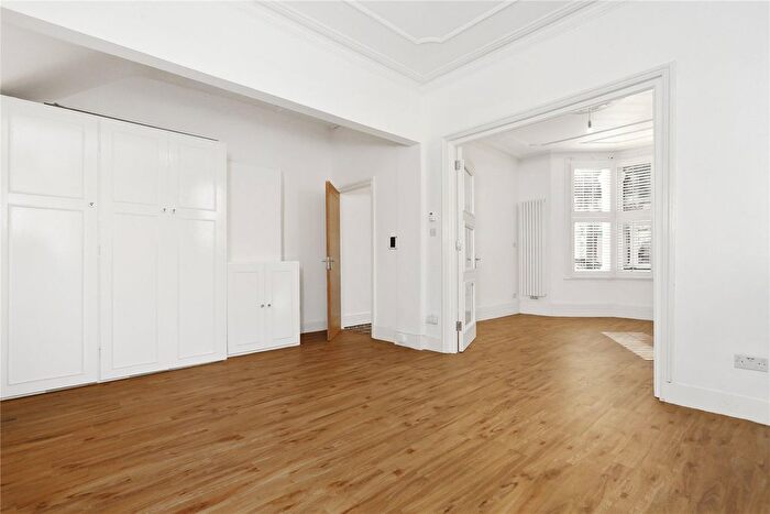 1 Bedroom Flat To Rent In Forthbridge Road, London, SW11