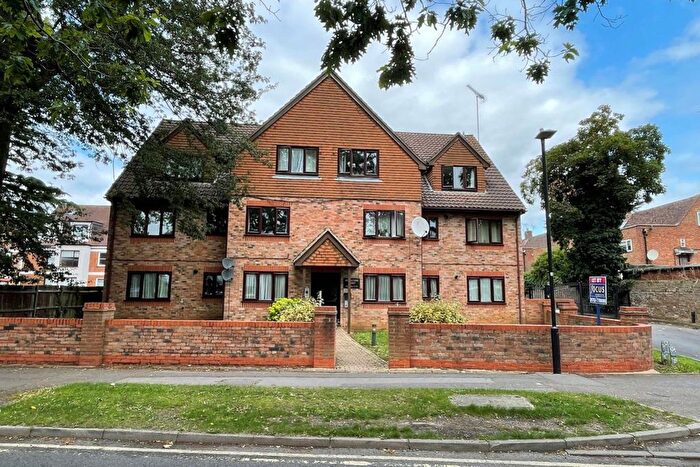 1 Bedroom Flat To Rent In Moorstown Court, Slough, SL1