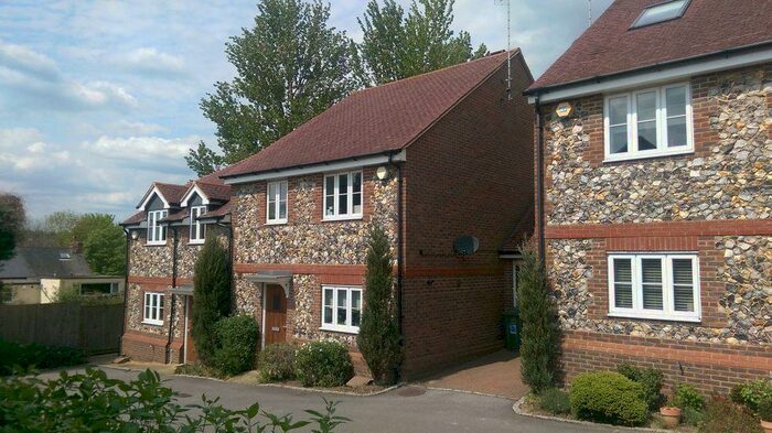 4 Bedroom Semi-Detached House To Rent In Grassingham End, Chalfont St. Peter, SL9