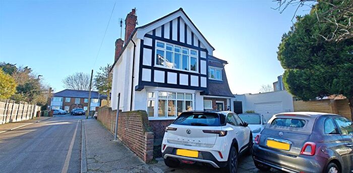 3 Bedroom Detached House To Rent In Chandos Avenue, Whetstone, N20