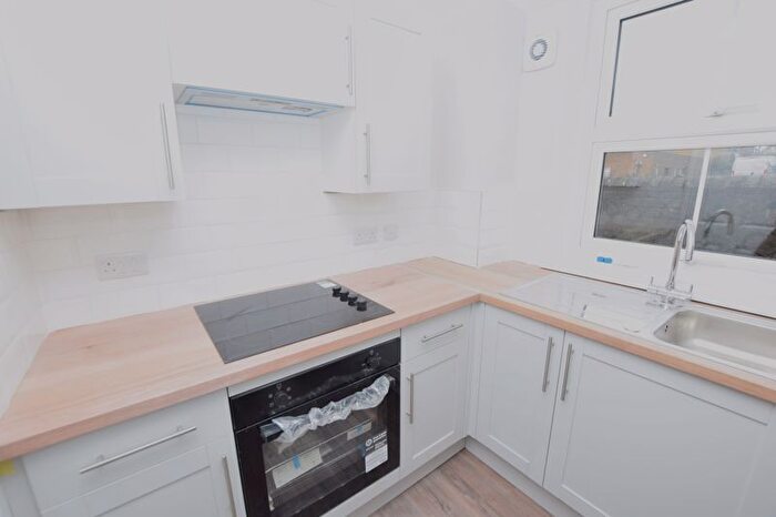 1 Bedroom Flat To Rent In Pine Grove, Penenden Heath, Maidstone, ME14
