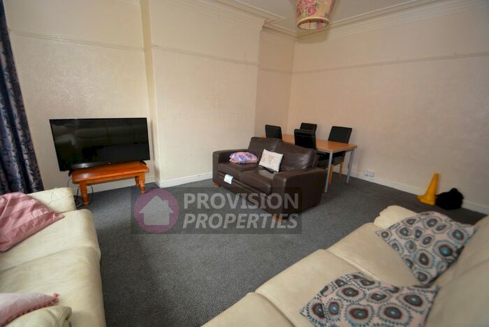 9 Bedroom Terraced House To Rent In Kirkstall Lane, Headingley, Leeds, LS6