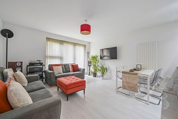 2 Bedroom Flat To Rent In Mostyn Grove, Bow, London, E3