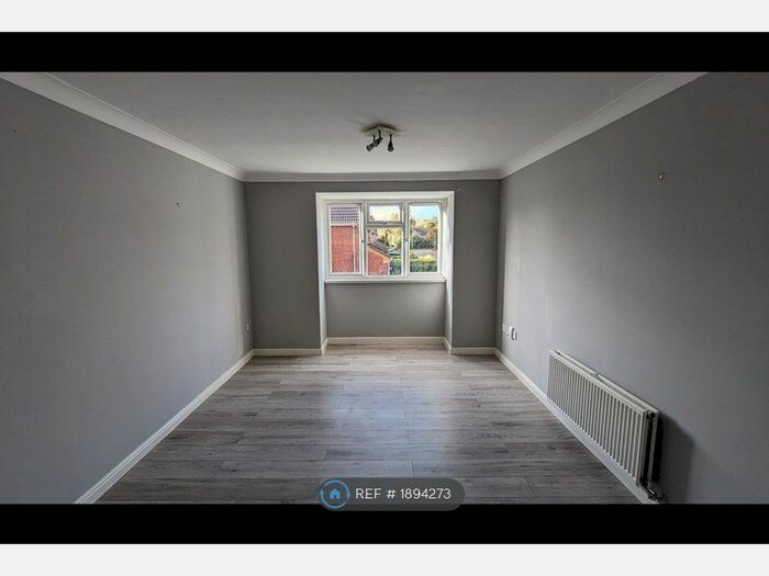 2 Bedroom Flat To Rent In Rutherford Close, Borehamwood, WD6