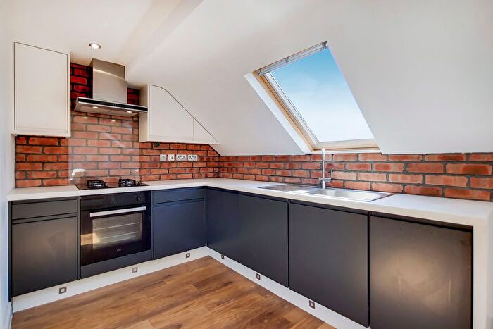 4 Bedroom Flat To Rent In Eastern Road, Bounds Green, N22