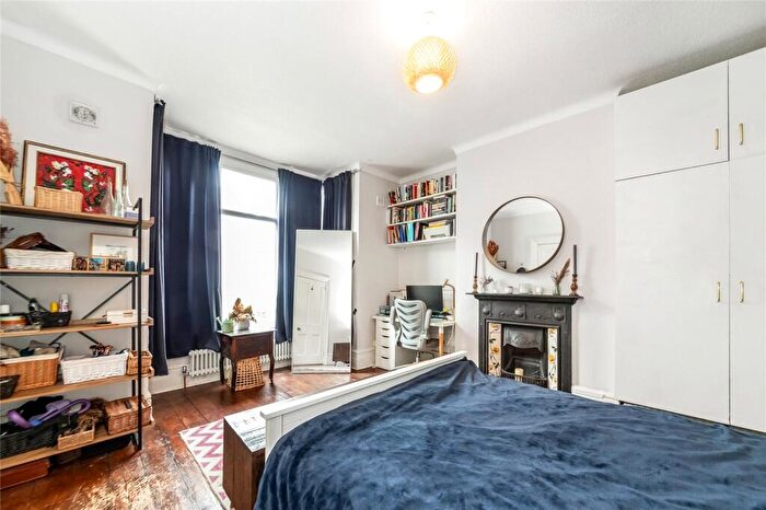 2 Bedroom Apartment For Sale In Birchanger Road, London, SE25