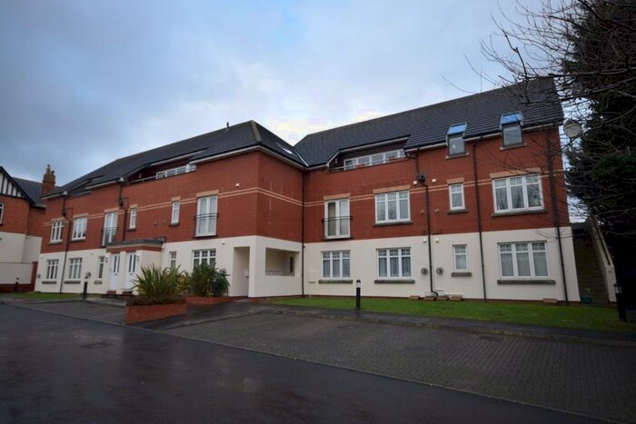 3 Bedroom Flat To Rent In Strathmore Court, Bideford, Devon, EX39