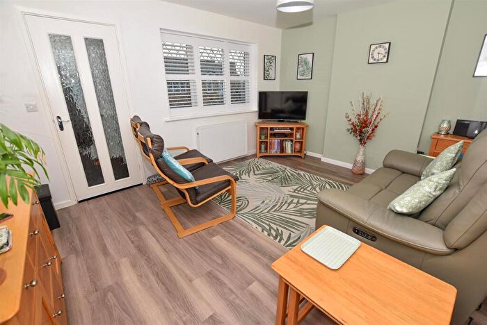 2 Bedroom Semi-Detached Bungalow For Sale In Shetland Drive, Bromborough, CH62