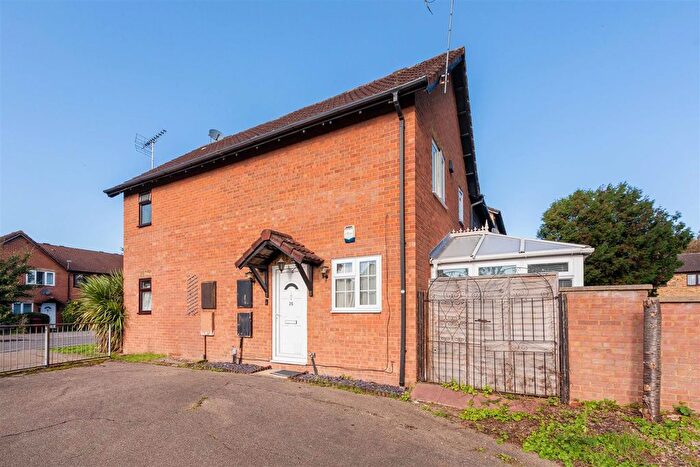 1 Bedroom End Of Terrace House For Sale In Haig Drive, Slough, SL1