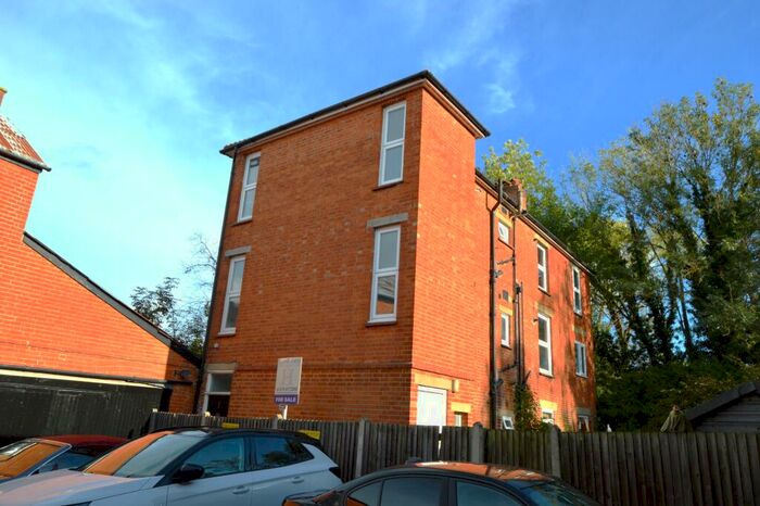 1 Bedroom Flat To Rent In High Street, Bagshot, GU19