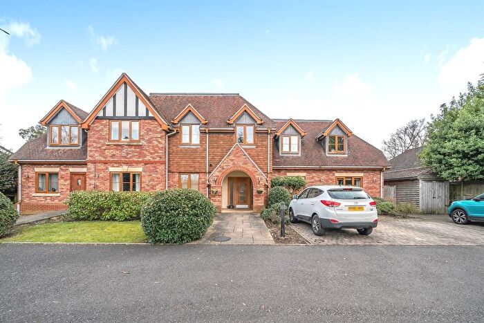 2 Bedroom Flat To Rent In Church Court, Reading, RG6