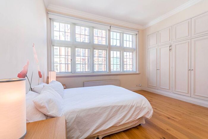 2 Bedroom Flat To Rent In Duke Street, Mayfair, London, W1K