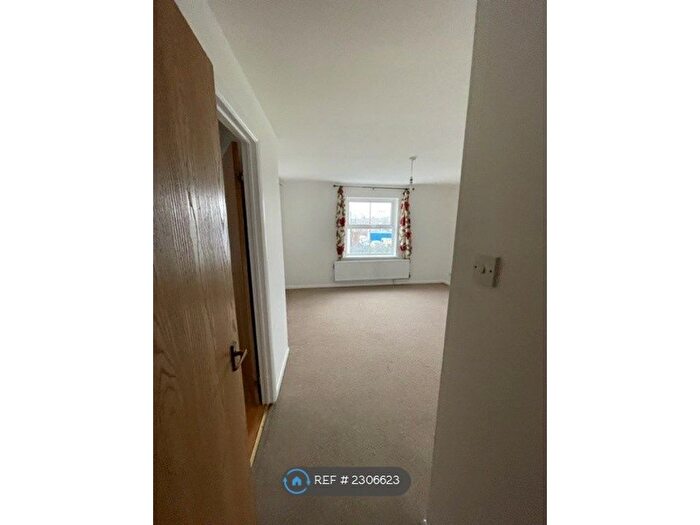 1 Bedroom Flat To Rent In Priory Road, Tonbridge, TN9